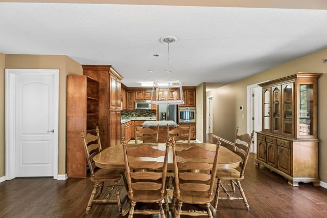 909 Greenview Dr, Fayetteville, TN 37334