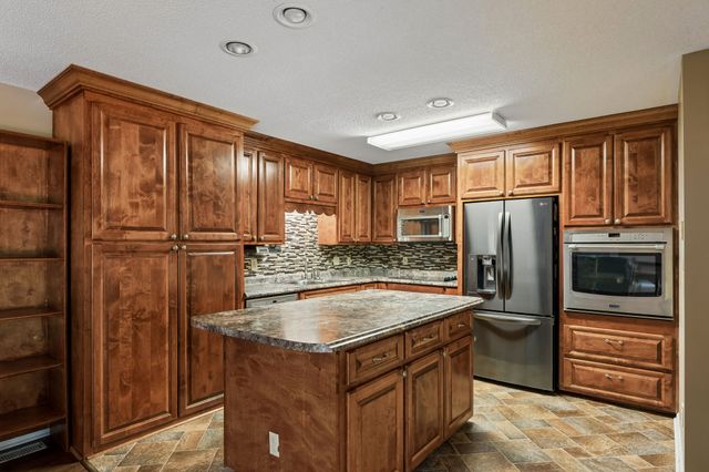 909 Greenview Dr, Fayetteville, TN 37334