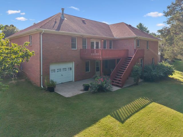 909 Greenview Dr, Fayetteville, TN 37334