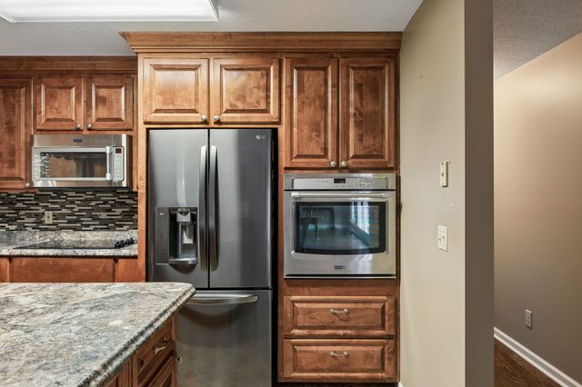 909 Greenview Dr, Fayetteville, TN 37334