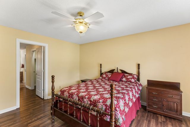 909 Greenview Dr, Fayetteville, TN 37334