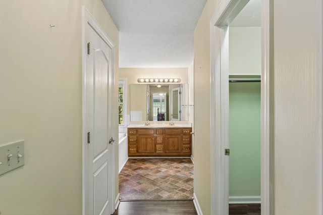 909 Greenview Dr, Fayetteville, TN 37334