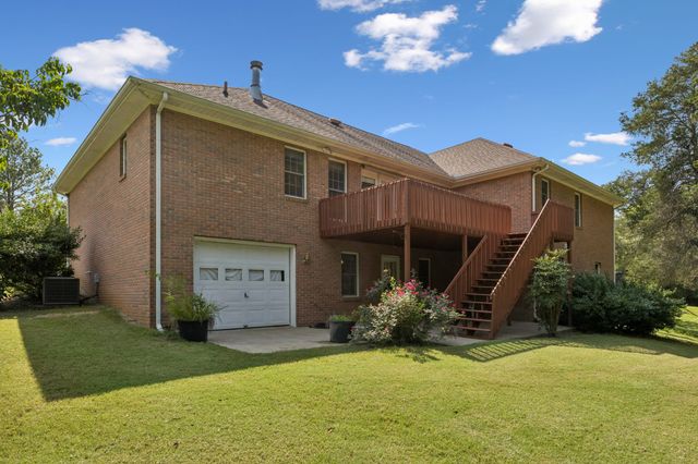 909 Greenview Dr, Fayetteville, TN 37334