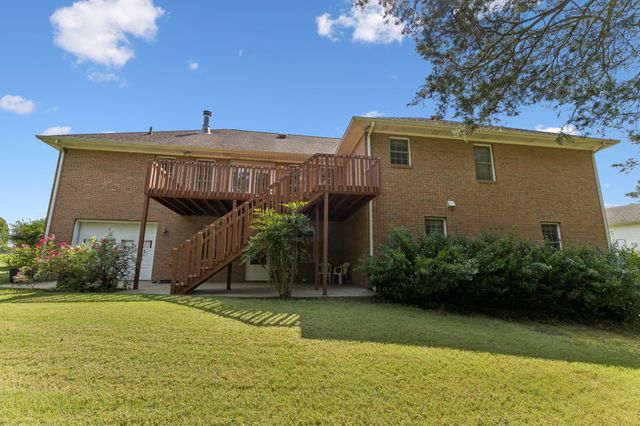 909 Greenview Dr, Fayetteville, TN 37334