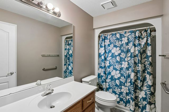 909 Greenview Dr, Fayetteville, TN 37334