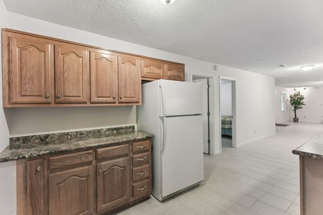 909 Greenview Dr, Fayetteville, TN 37334