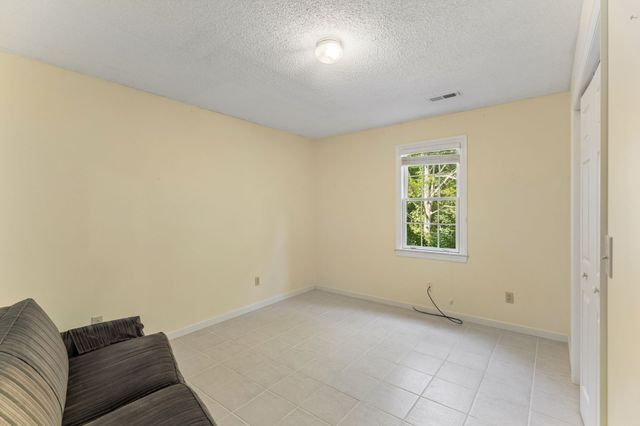 909 Greenview Dr, Fayetteville, TN 37334