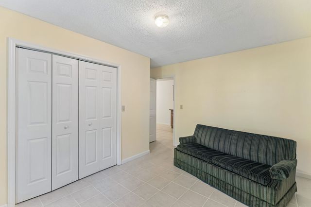 909 Greenview Dr, Fayetteville, TN 37334