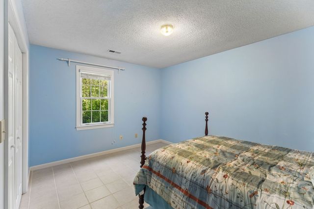 909 Greenview Dr, Fayetteville, TN 37334