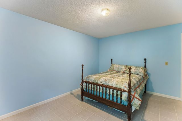 909 Greenview Dr, Fayetteville, TN 37334