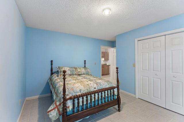 909 Greenview Dr, Fayetteville, TN 37334