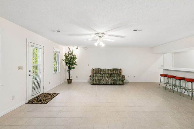 909 Greenview Dr, Fayetteville, TN 37334