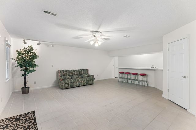 909 Greenview Dr, Fayetteville, TN 37334