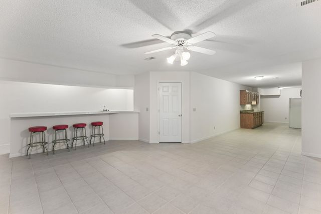 909 Greenview Dr, Fayetteville, TN 37334