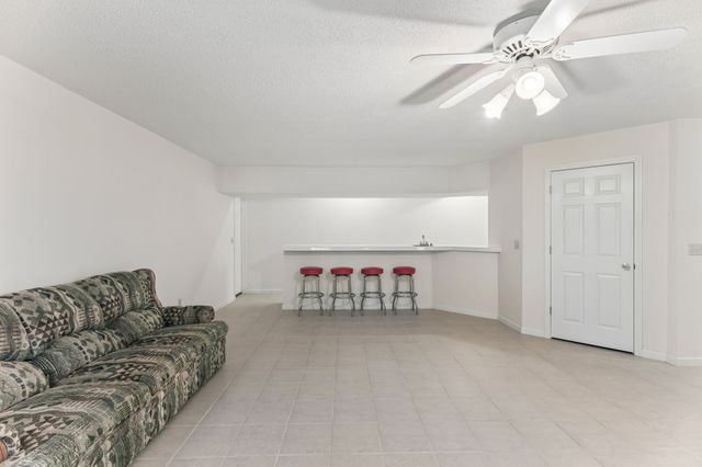 909 Greenview Dr, Fayetteville, TN 37334