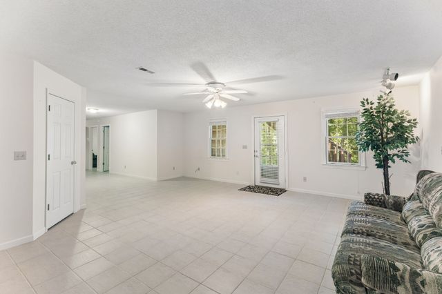 909 Greenview Dr, Fayetteville, TN 37334