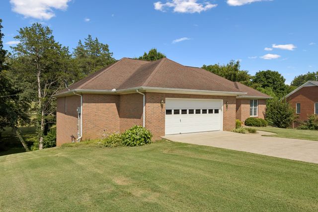 909 Greenview Dr, Fayetteville, TN 37334