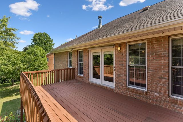 909 Greenview Dr, Fayetteville, TN 37334