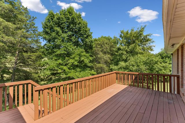 909 Greenview Dr, Fayetteville, TN 37334