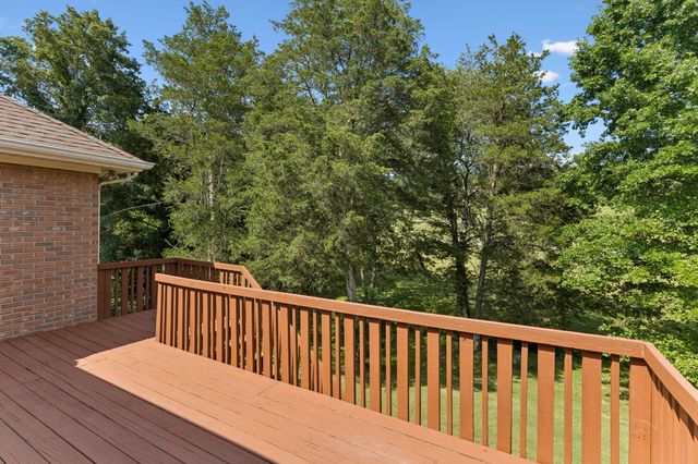 909 Greenview Dr, Fayetteville, TN 37334