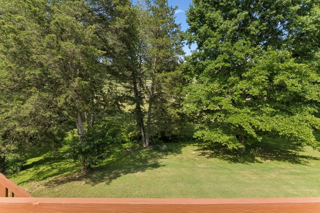 909 Greenview Dr, Fayetteville, TN 37334