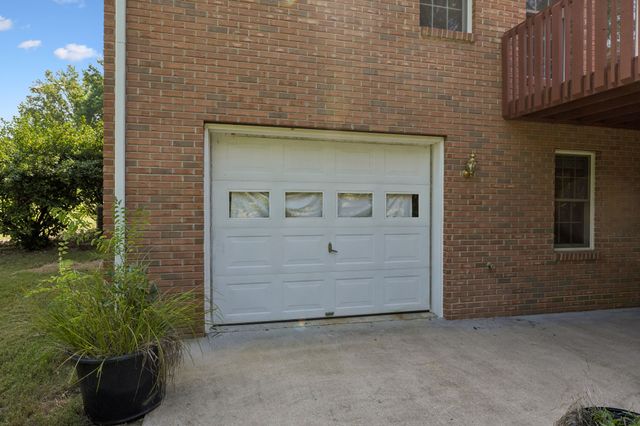 909 Greenview Dr, Fayetteville, TN 37334