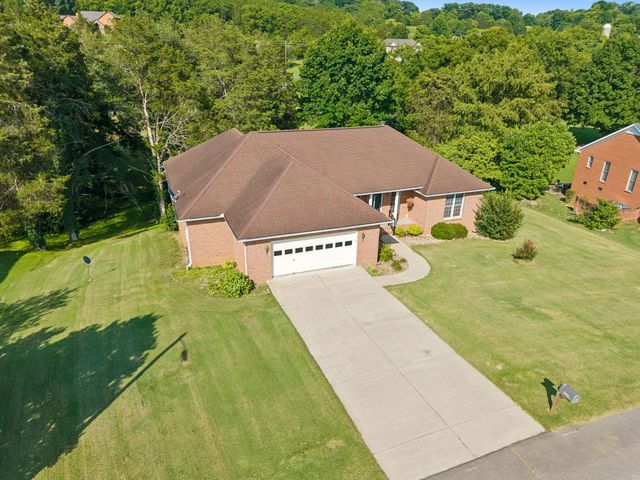 909 Greenview Dr, Fayetteville, TN 37334