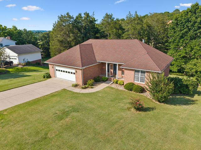 909 Greenview Dr, Fayetteville, TN 37334