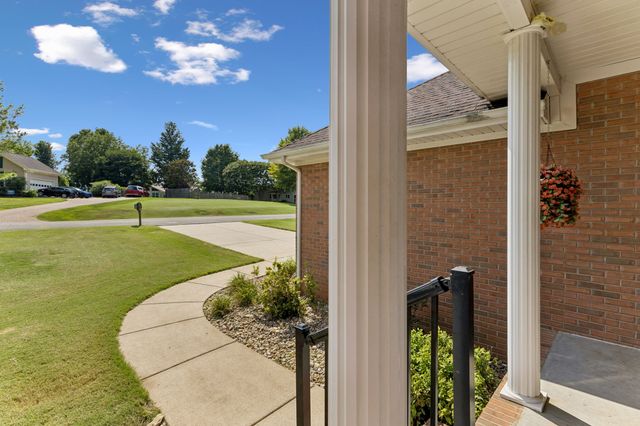 909 Greenview Dr, Fayetteville, TN 37334
