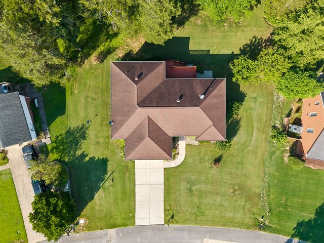 909 Greenview Dr, Fayetteville, TN 37334