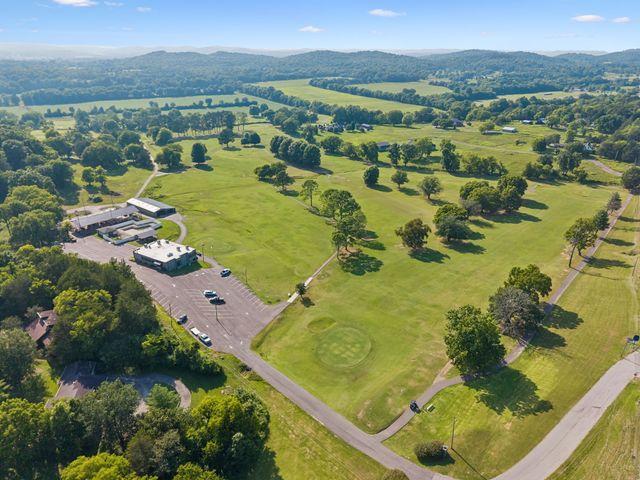 909 Greenview Dr, Fayetteville, TN 37334