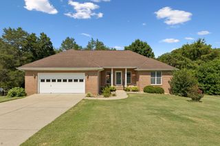909 Greenview Dr, Fayetteville, TN 37334