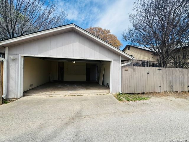 6608 Honey Hl, San Antonio, TX 78229