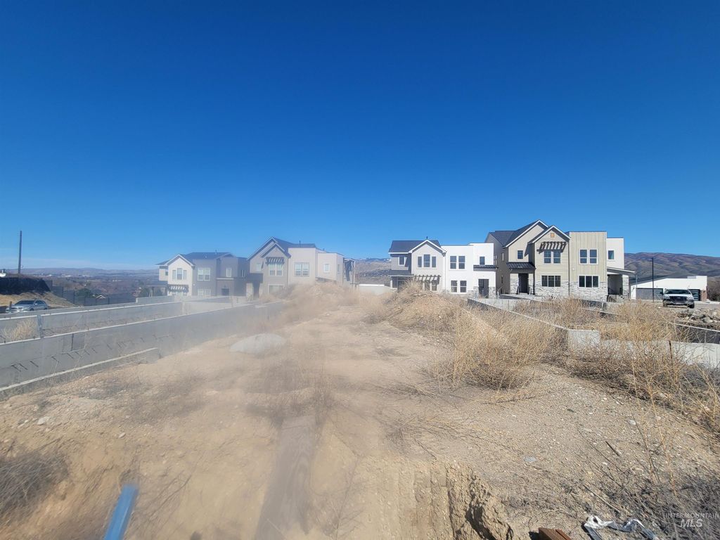1213 E Echelon Ridge Ln, Boise, ID 83716