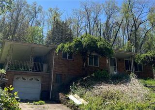 1110 Mifflin Rd, Lincoln Place, PA 15207