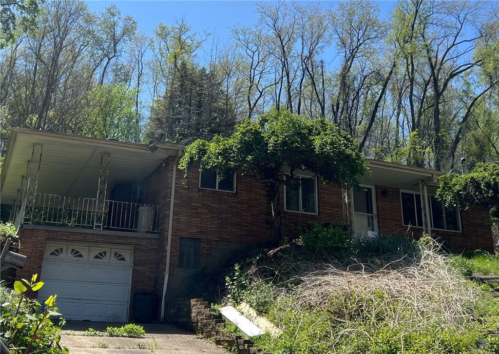 1110 Mifflin Rd, Lincoln Place, PA 15207