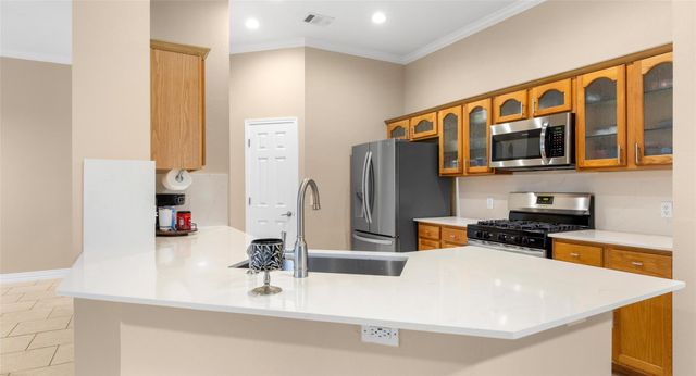 212 Lakemont DR, Hutto, TX 78634