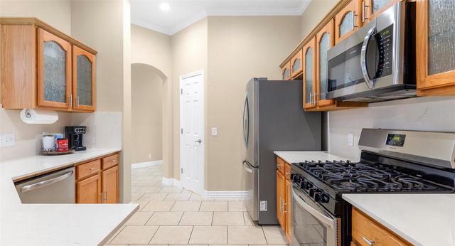 212 Lakemont DR, Hutto, TX 78634