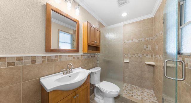 212 Lakemont DR, Hutto, TX 78634