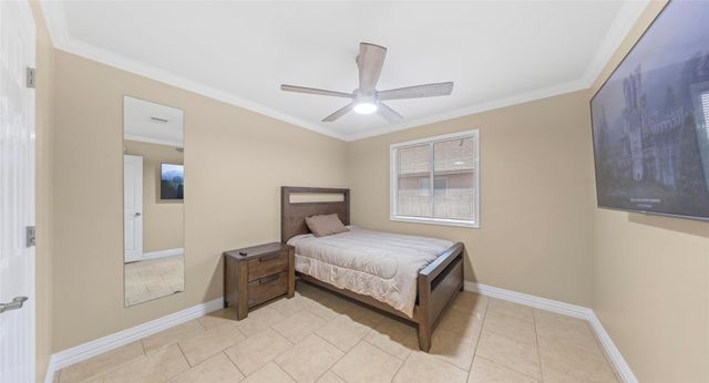 212 Lakemont DR, Hutto, TX 78634