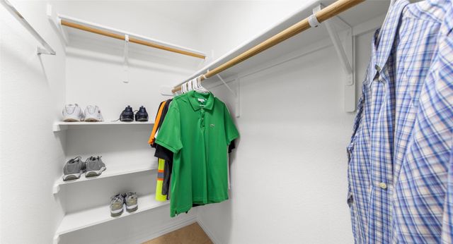 212 Lakemont DR, Hutto, TX 78634