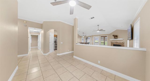 212 Lakemont DR, Hutto, TX 78634