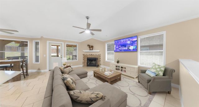 212 Lakemont DR, Hutto, TX 78634