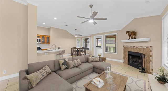 212 Lakemont DR, Hutto, TX 78634