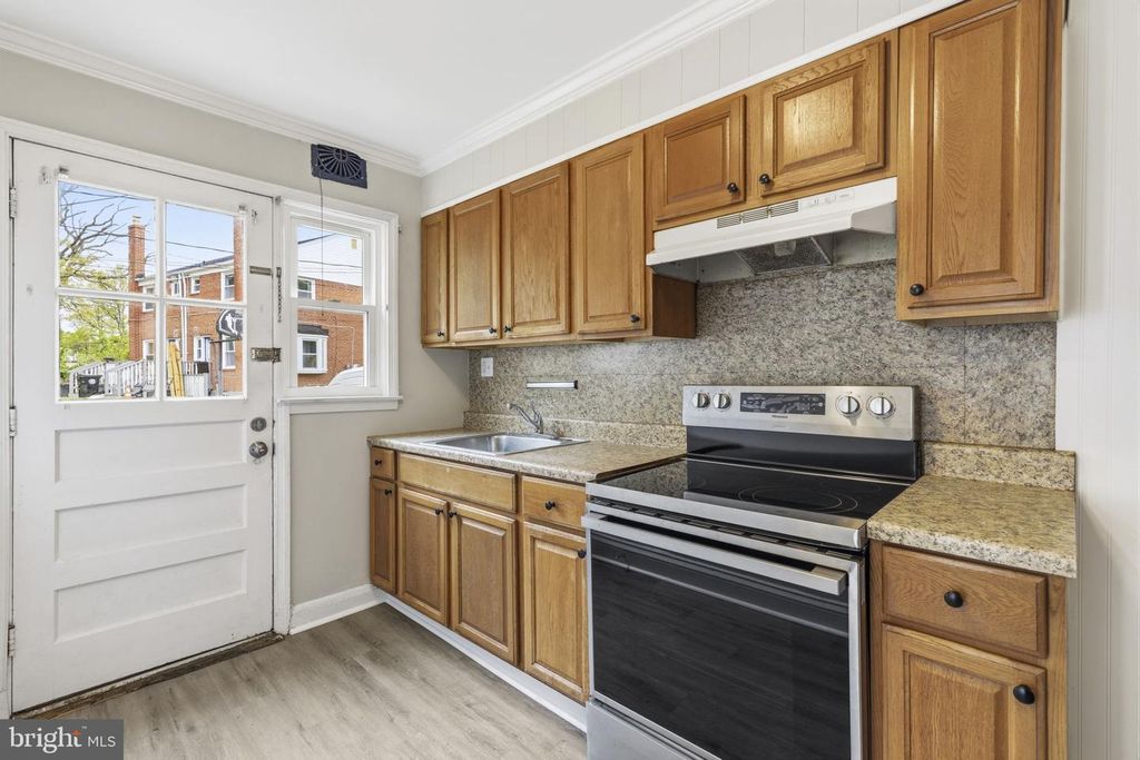 Image 8 of property listing at 1107 MARLYN AVE N, Baltimore, MD 21221