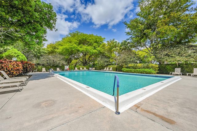 4020 W Palm Aire Dr 503, Pompano Beach, FL 33069