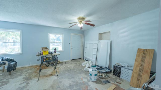 30 Howard Dr, Pensacola, FL 32503