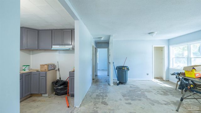 30 Howard Dr, Pensacola, FL 32503