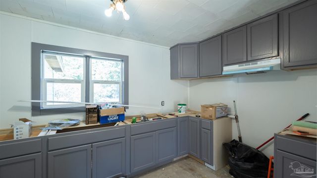 30 Howard Dr, Pensacola, FL 32503