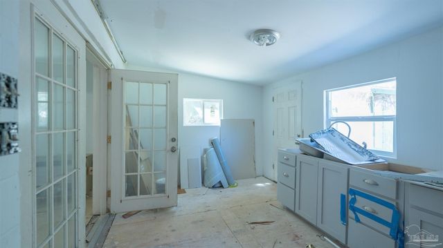 30 Howard Dr, Pensacola, FL 32503